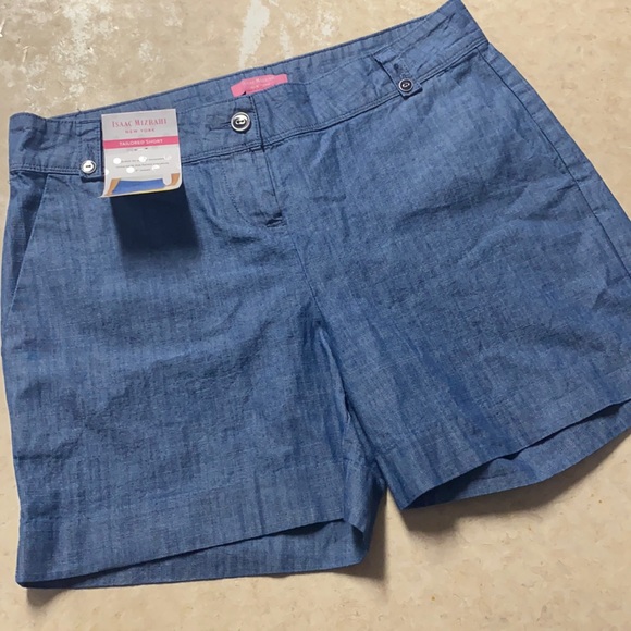 Isaac Mizrahi Women's Indigo Chambray Tailored Short - Picture 2 of 7